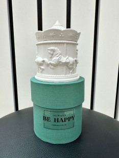 BE HAPPY Ароматическая соевая свеча ручной работы «Карусель»