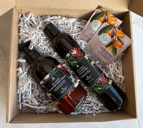 Подарочный парфюмированный набор для тела с цветочным ароматом "Бережный уход для твоего тела"