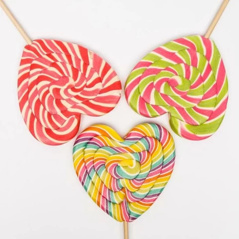Страна леденцов Карамель на палочке 'Лолли сердце ' 70г микс