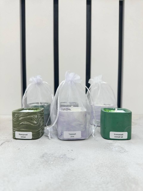 KURTIS home Ароматическая соевая свеча ручной работы "Самоцвет"