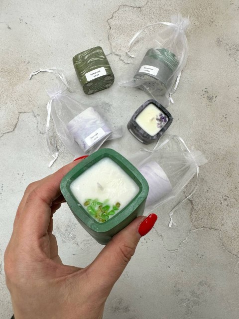 KURTIS home Ароматическая соевая свеча ручной работы "Самоцвет"