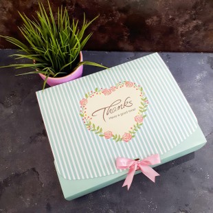 Коробка сборная подарочная (31*24*8 см)