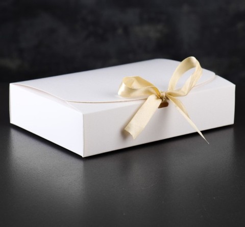 Коробка подарочная белая мини, 14,5 х 20 х 5 см.