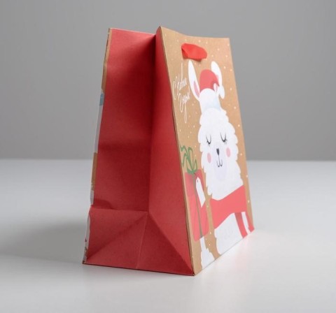 Пакет крафтовый квадратный «Новогодняя альпака», 22 × 22 × 11 см 