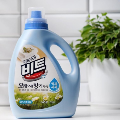 LION Концентрированное жидкое средство премиум класса для ручной и автоматической стирки Top Ромашка, 2340 мл.