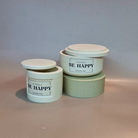 BE HAPPY Ароматическая соевая свеча ручной работы большая круглая с крышкой «Ириска и бурбон»