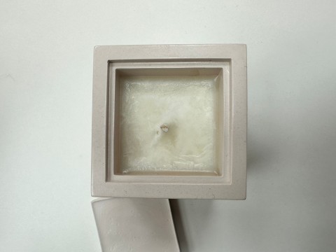 BE HAPPY Ароматическая соевая свеча ручной работы в гипсе куб с крышкой