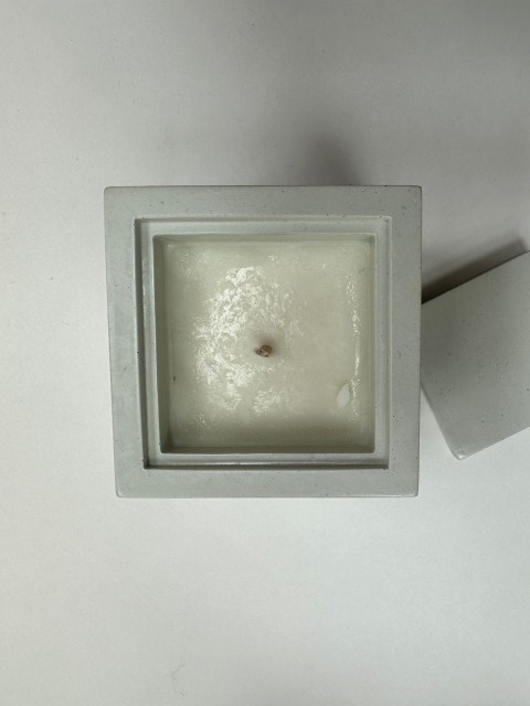 BE HAPPY Ароматическая соевая свеча ручной работы в гипсе куб с крышкой