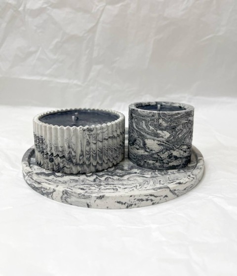 BE HAPPY Набор ароматические свечи ручной работы (в рифлёной форме) на круглой декоративной подставке