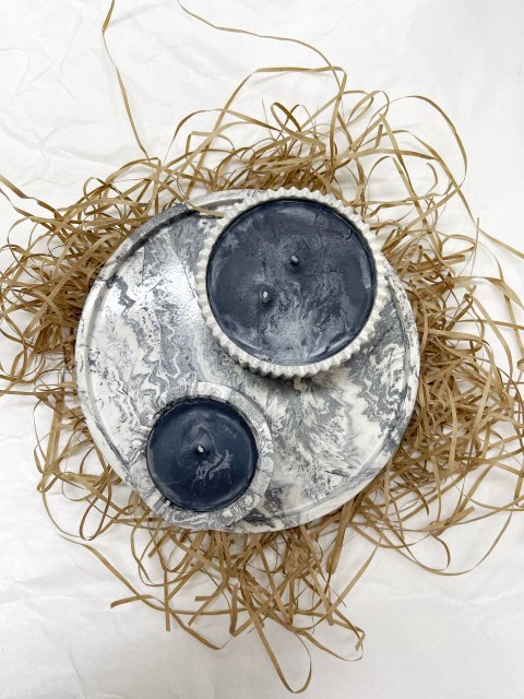 BE HAPPY Набор ароматические свечи ручной работы (в рифлёной форме) на круглой декоративной подставке