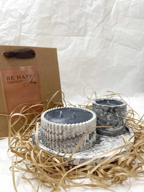 BE HAPPY Набор ароматические свечи ручной работы (в рифлёной форме) на круглой декоративной подставке