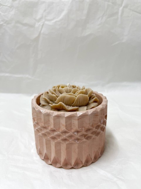 BE HAPPY Ароматическая соевая свеча ручной работы "пион" в гипсе 