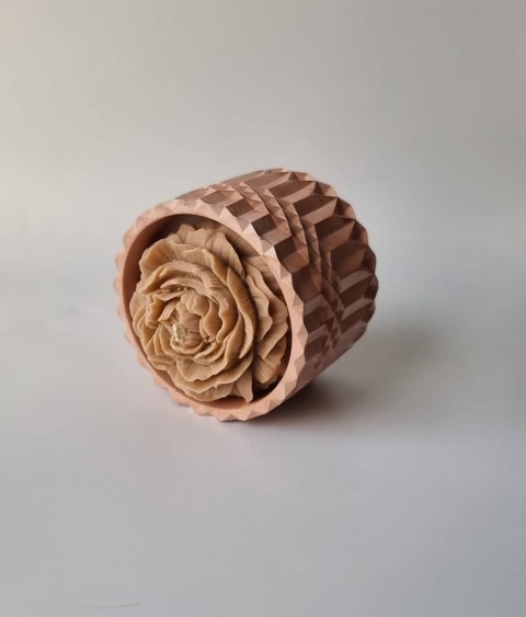 BE HAPPY Ароматическая соевая свеча ручной работы "пион" в гипсе 