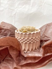 BE HAPPY Ароматическая соевая свеча ручной работы "пион" в гипсе 