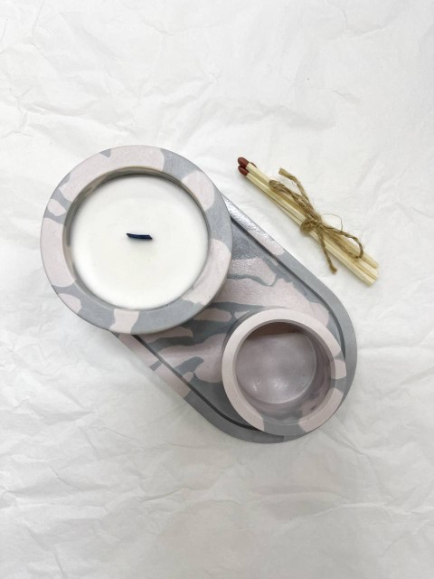 BE HAPPY Набор ароматическая свеча ручной работы + вазочка на овальной декоративной подставке