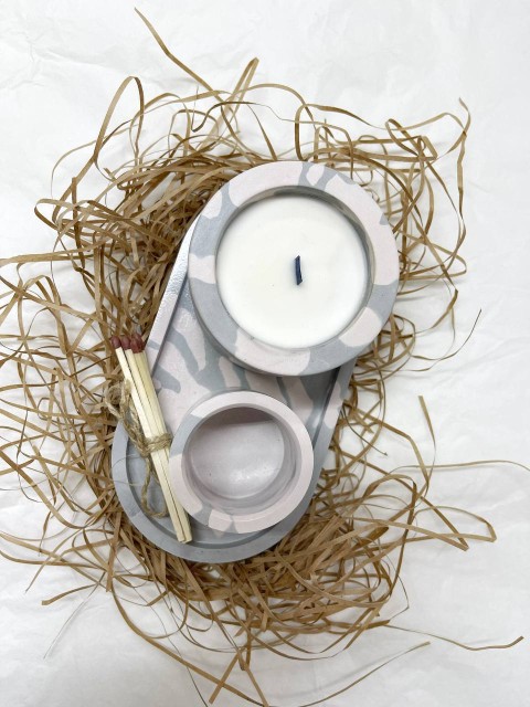 BE HAPPY Набор ароматическая свеча ручной работы + вазочка на овальной декоративной подставке