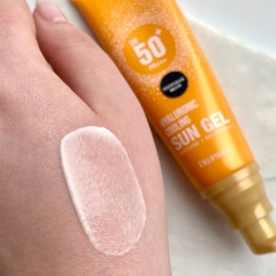 Deoproce Легкий освежающий солнцезащитный гель с коллагеном SPF 50 + PA+++ Hyaluronic Cooling Sun Gel, 50 мл